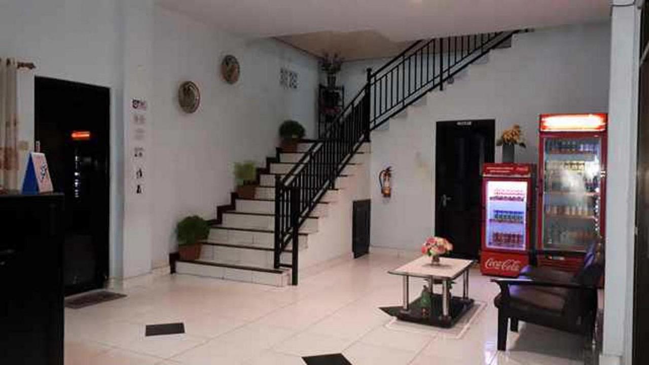 Reddoorz At Hotel Rumberpon Соронг Екстер'єр фото
