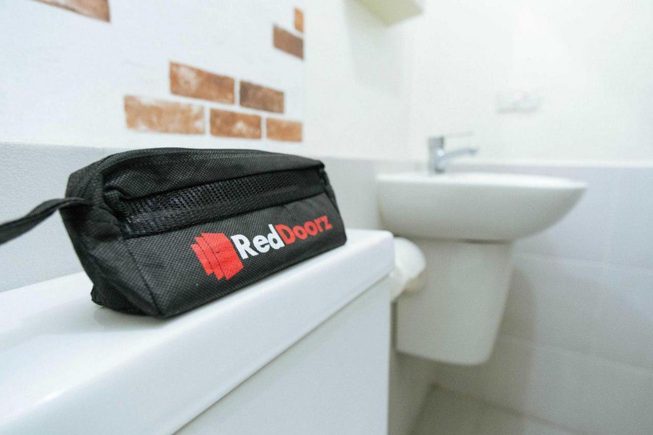Reddoorz At Hotel Rumberpon Соронг Екстер'єр фото
