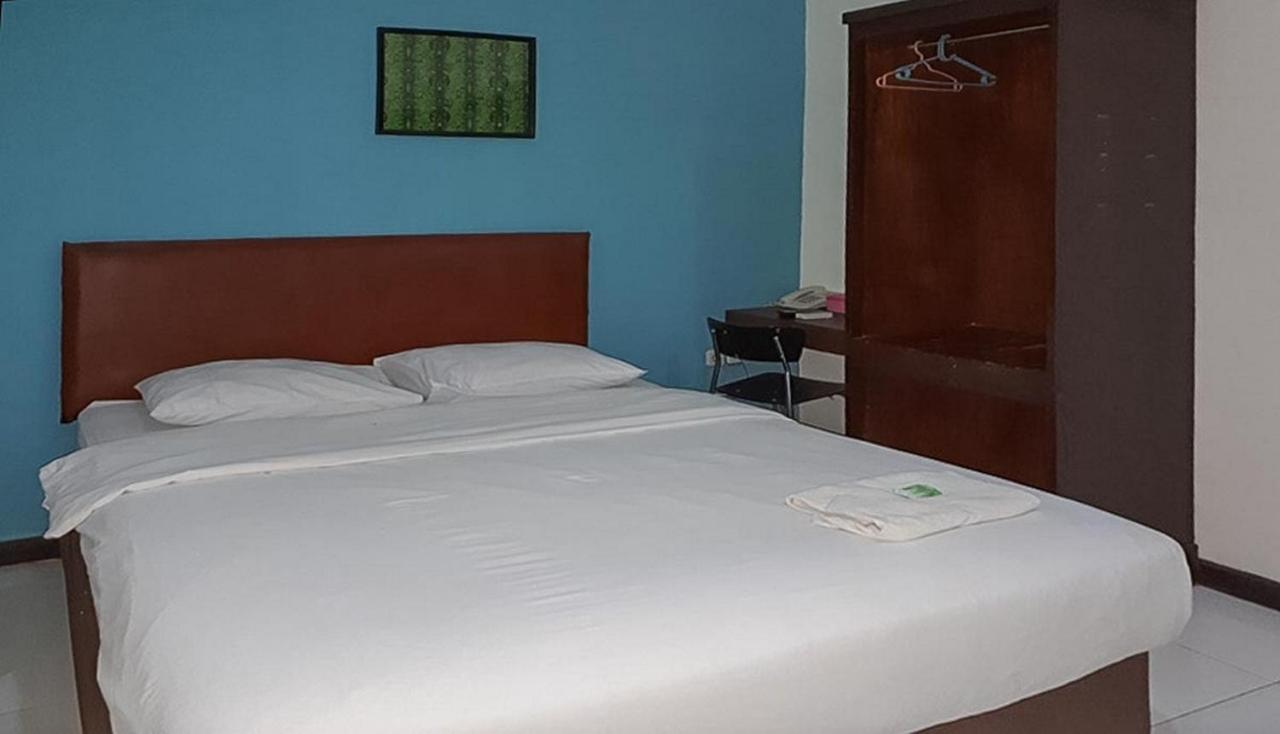 Reddoorz At Hotel Rumberpon Соронг Екстер'єр фото
