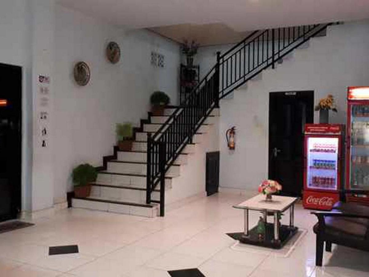 Reddoorz At Hotel Rumberpon Соронг Екстер'єр фото