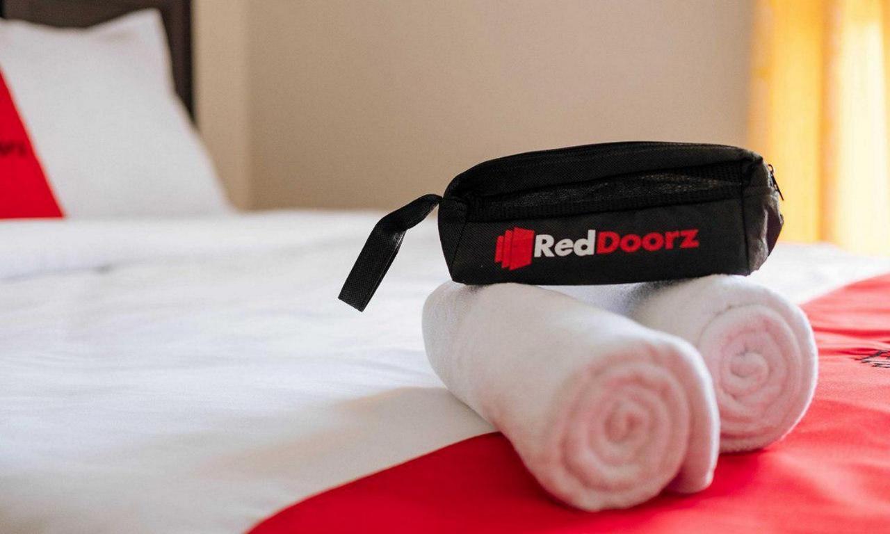 Reddoorz At Hotel Rumberpon Соронг Екстер'єр фото